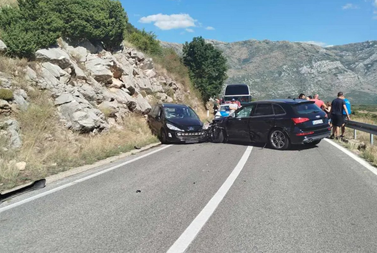 TEŠKA SAOBRAĆAJKA KOD TREBINJA Saobraćaj obustavljen, ima povrijeđenih