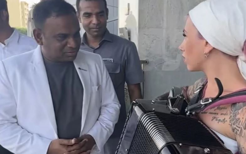 (VIDEO) "KOJA SI TI LEGENDA" Hrvatica usred Dubaija na harmonici odsvirala tradicionalnu sevdalinku, prolaznici se oduševili