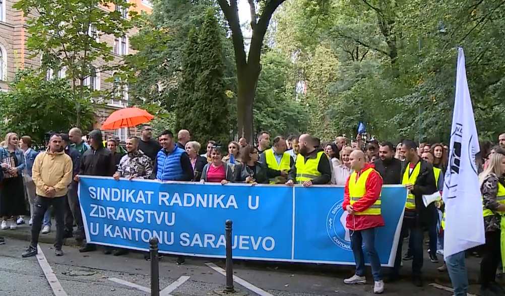 POSTIGNUT DOGOVOR O POVEĆANJU SATNICA Protest zdravstvenih radnika u Sarajevu urodio plodom