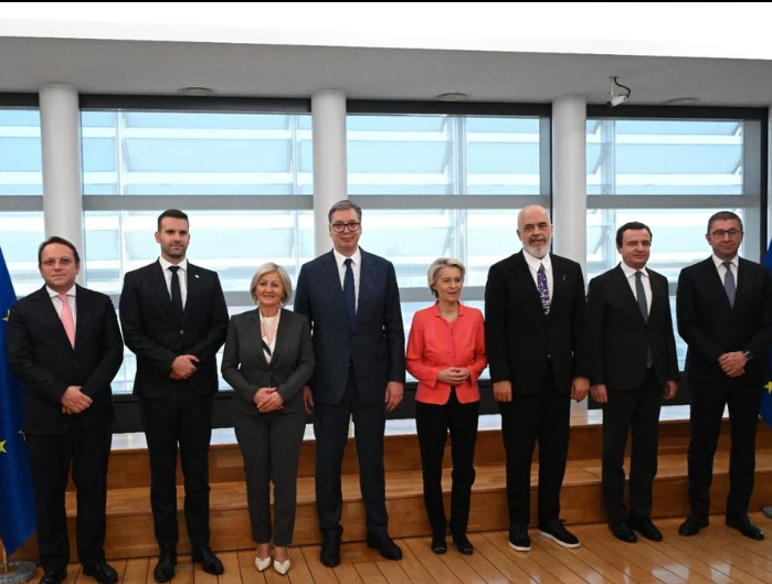 (VIDEO) OGLASIO SE VUČIĆ IZ BRISELA Sastao se sa brojnim zvaničnicima i sa predsjednicom Evropske komisije