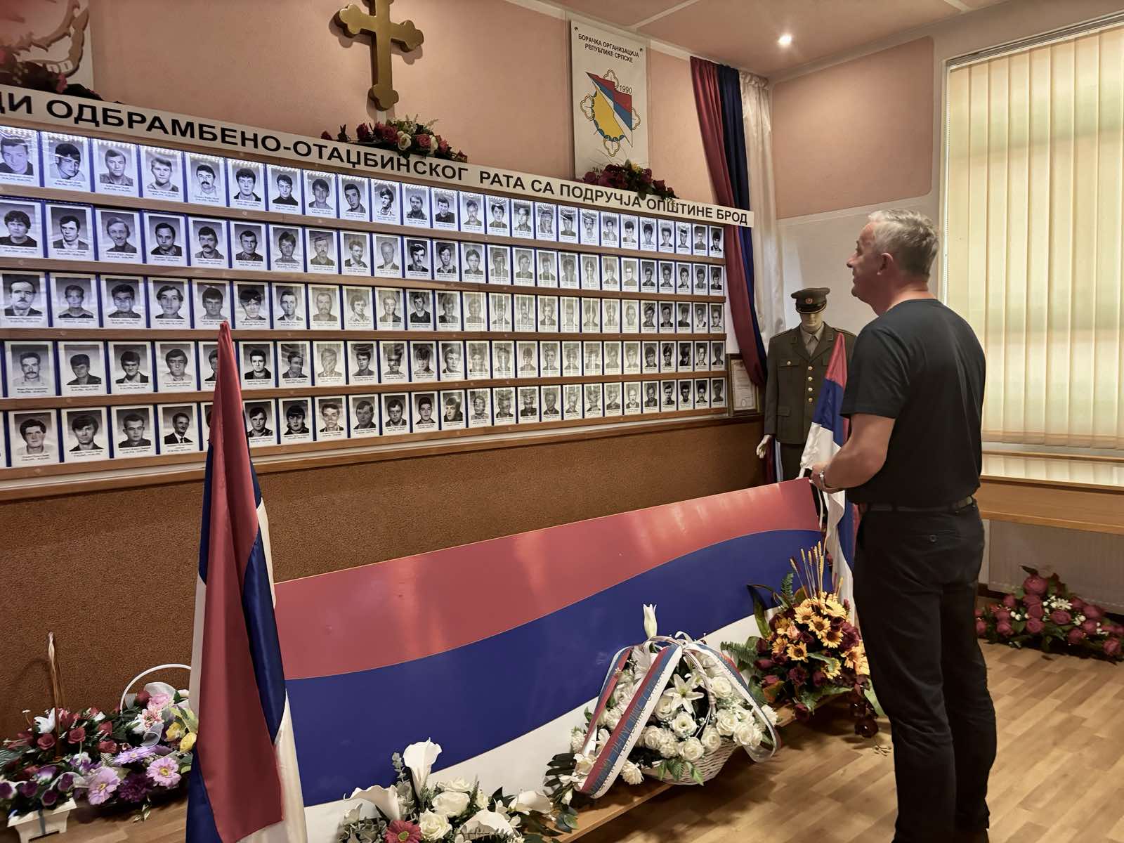 JEDAN SUSRET GA POSEBNO GANUO Borenović posjetio spomen-sobu borcima poginulim na području Broda