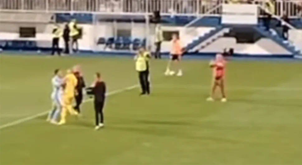 HAOS NA UTAKMICI Navijači gađali golmana upaljačem, on im vratio