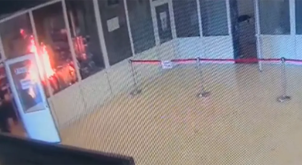 (VIDEO) HAOS U PARLAMENTU Izbio požar, evakuisano 300 ljudi