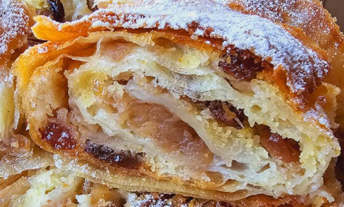 RECEPT ZA PITU SA JABUKAMA, GRIZOM I JOGURTOM Poslastica čiji će vas ukus oduševiti
