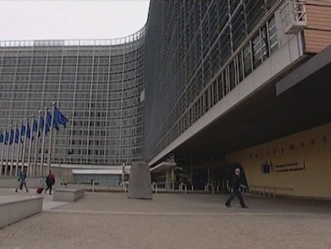 LAKŠE I SIGURNIJE PUTOVANJE Evropska komisija usvojila dva prijedloga za digitalizaciju pasoša i ličnih karata