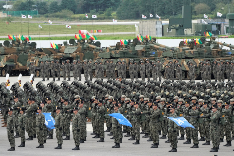 POSLALI UPOZORENJE SJEVERNOJ KOREJI Južna Koreja predstavila najmoćniju balističku raketu