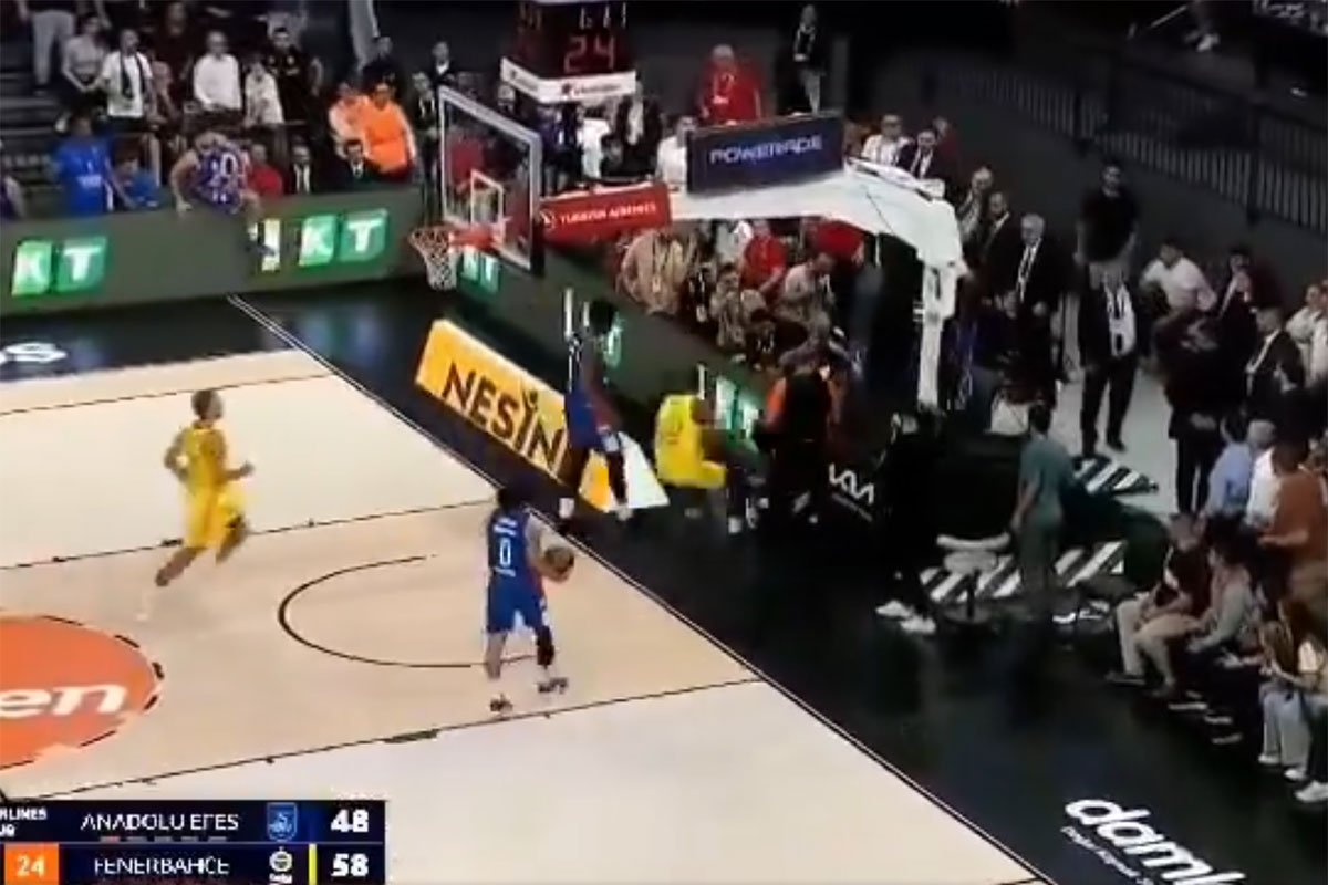 (VIDEO) HAOS NA DERBIJU EVROLIGE Potukli se Biberović i Brajant