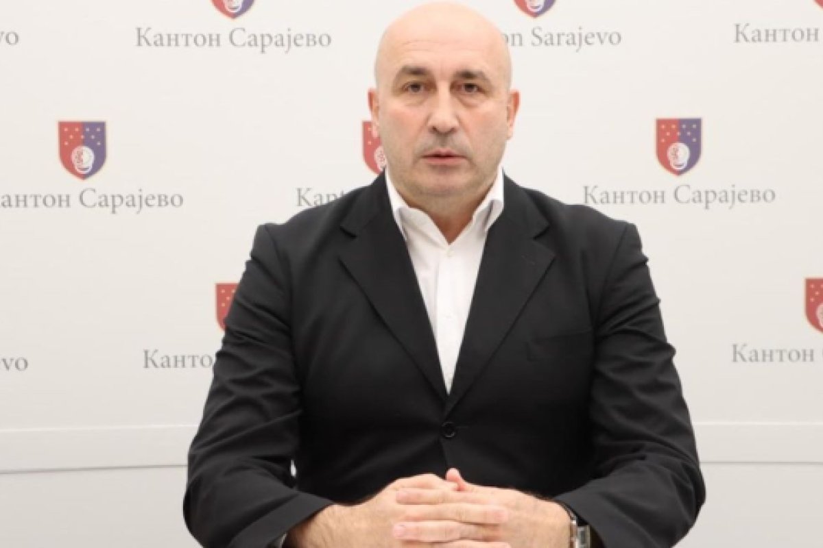 OGLASIO SE OSMANOVIĆ Ministar priznao da je potpisao odluku da se njegovom sinu dodijeli pomoć i izvinio se