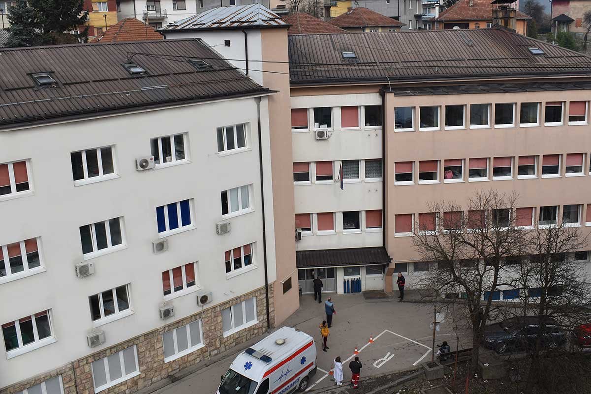 DOKTORKA BRUTALNO PRETUČENA Oglasio se direktor bolnice Zvornik o njenom stanju