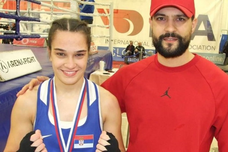 BRATUNAC ČEKA NOVU ŠAMPIONKU Sara Ćirković osigurala finale na evropskom prvenstvu