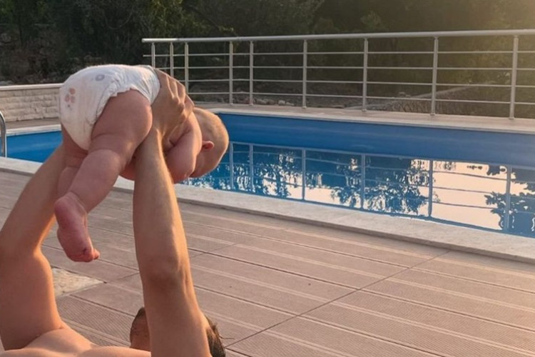 DIRLJIV PRIZOR Biković podijelio prvu fotografiju sa sinom