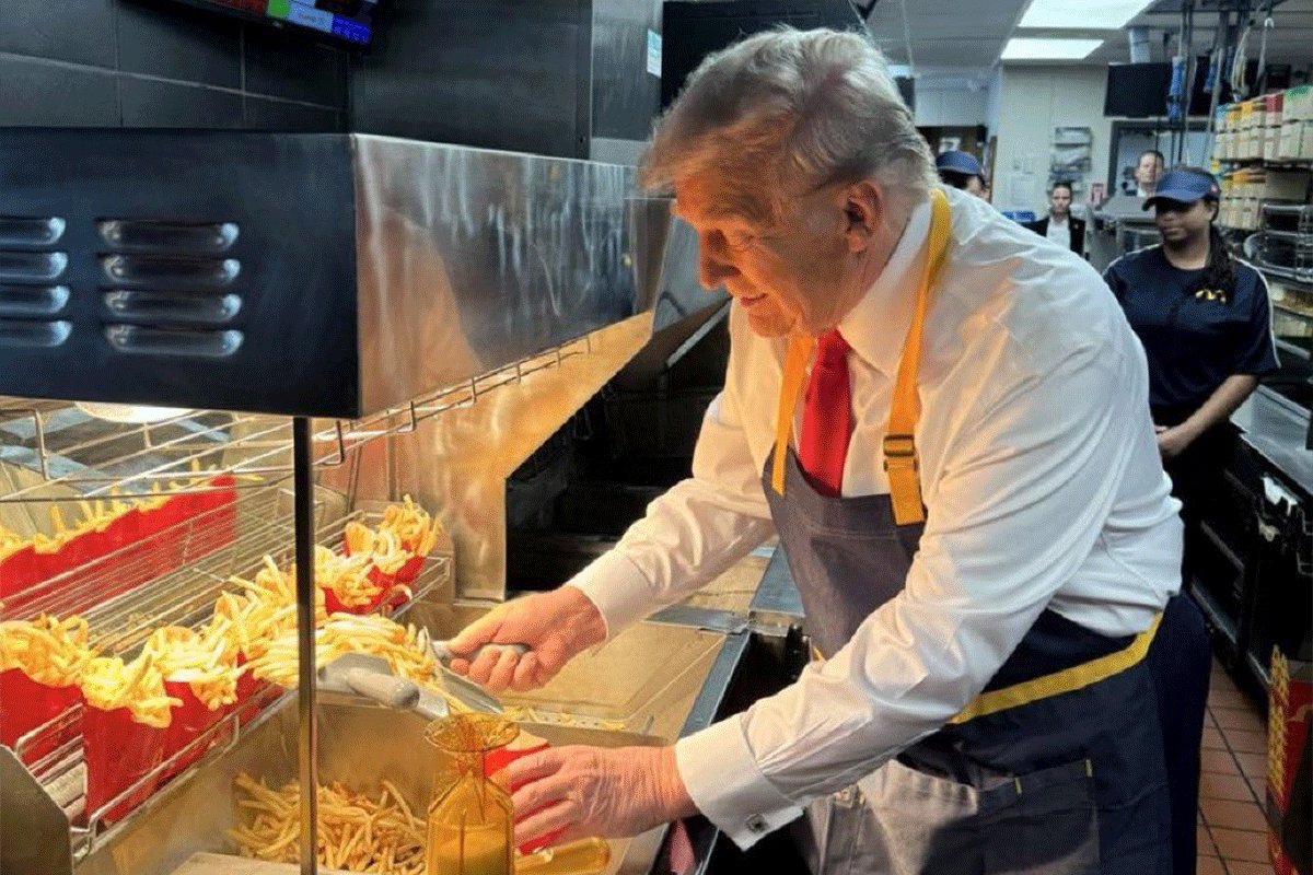 STAVIO KECELJU I ZASUKAO RUKAVE Tramp spremao i služio pomfrit u Mekdonaldsu