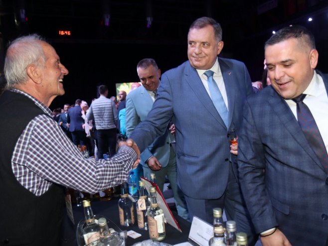 DODIK U LAKTAŠIMA Otvoren nacionalni festival domaćih rakija "Rakije Srpske"