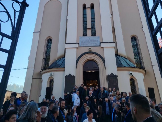 "NE DOZVOLIMO DA U SRCIMA NAŠIM RASTE KOROV" Osveštane ikone u Sabornom hramu u Tuzli