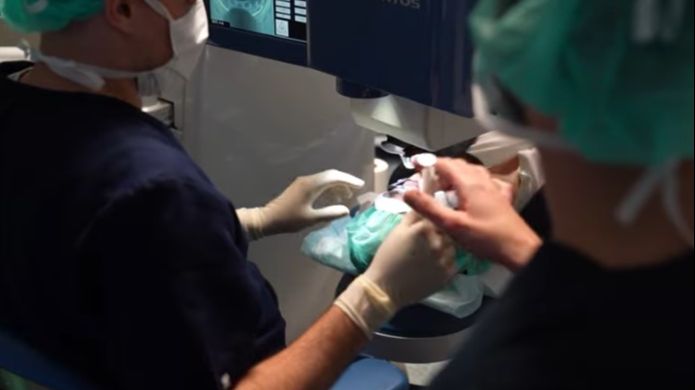 "ZAŠTO BIH SE BOJAO" Hirurg operisao pacijenta, a potom sebe istim laserom