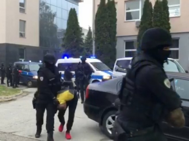 PRODAJA DROGE I ORUŽJA Šestorka iz Doboja predata u nadležnost Tužilaštva