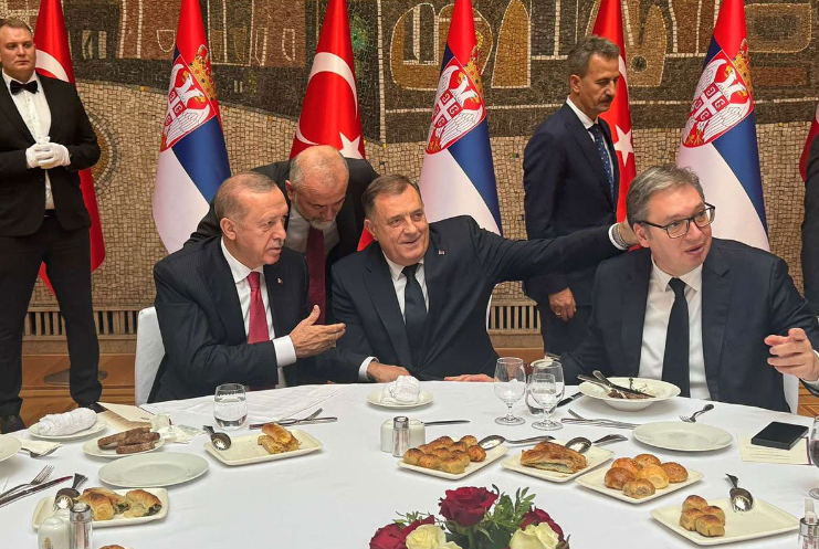 (FOTO) "ZADOVOLJSTVO BITI U DRUŠTVU DVA PREDSJEDNIKA" Dodik se sastao sa Vučićem i Erdoganom