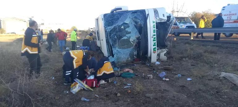 STRAVIČNA NESREĆA U TURSKOJ Prevrnuo se autobus, šest osoba poginulo, 25 povrijeđeno