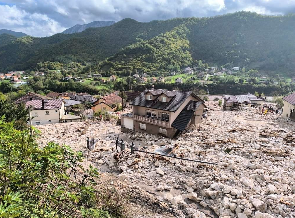 STRAŠNE RIJEČI MLADIĆA KOJI JE STIGAO U DONJU JABLANICU "Ne daj Bože nekome da ovo doživi, tamo ima još mnogo tijela"