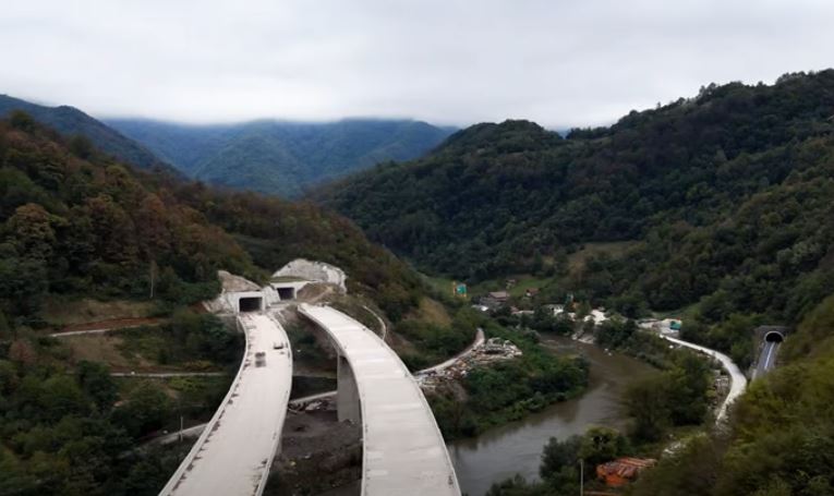 (VIDEO) GRADE SE 4 MODERNE DIONICE Novi snimak gradilišta Koridora 5C: Od Zenice do Žepča za 16 minuta
