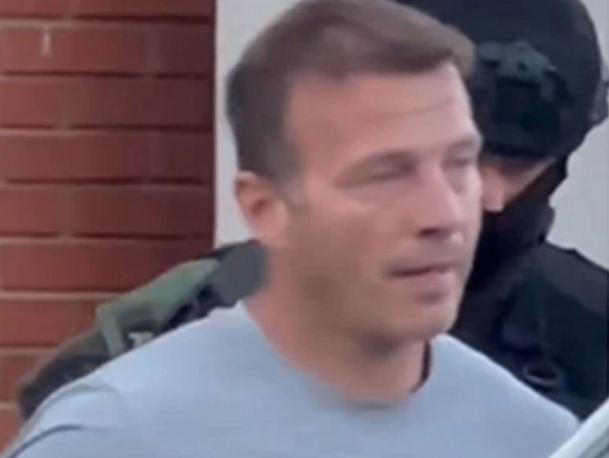 (VIDEO) O KOME SE RADI? Srpski mafijaš izručen Hrvatskoj, čuvaju ga specijalci s puškama