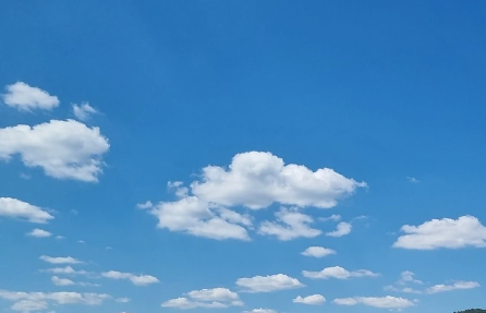 (FOTO) NEBO SE "PREPOLOVILO" Nesvakidašnji prizor iznad Sremske Mitrovice zbunio ljude