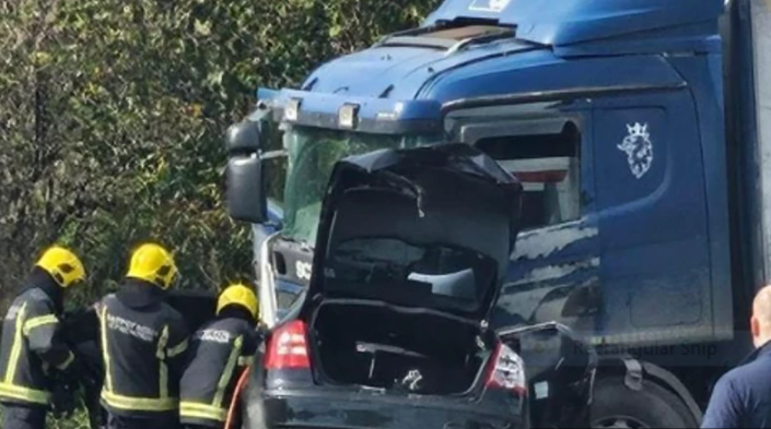 POGINULA ŽENA Težak sudar automobila i kamiona