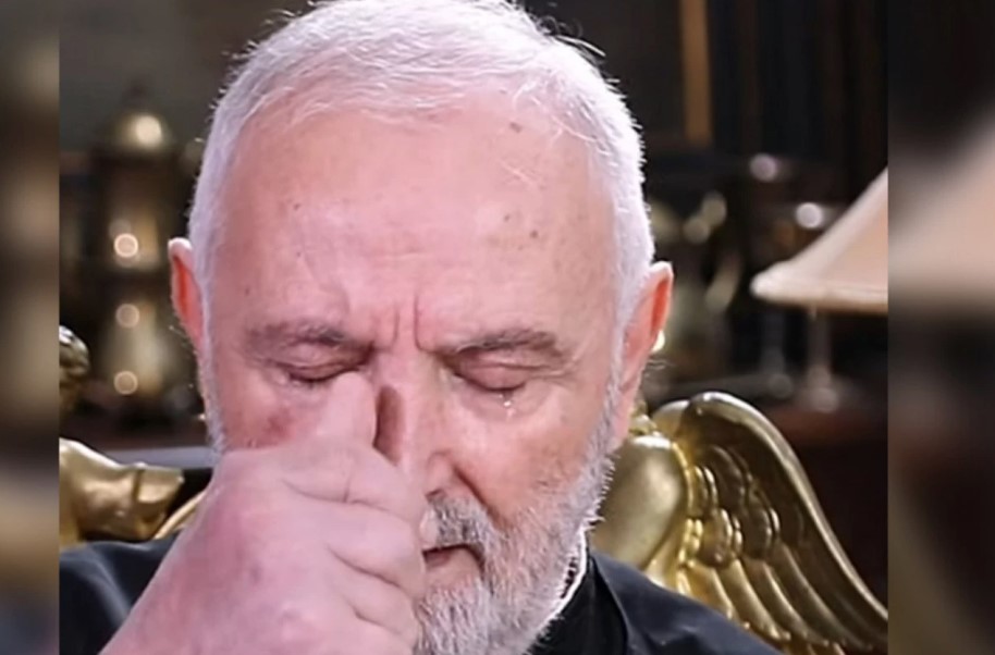 (FOTO/VIDEO) PLAČE KAO KIŠA, ALI I U TOME VIDI VOLJU BOŽIJU! Pogledajte teške suze oca Ljube Rankovića koji je u toku emisiju saznao da mu je umrla majka