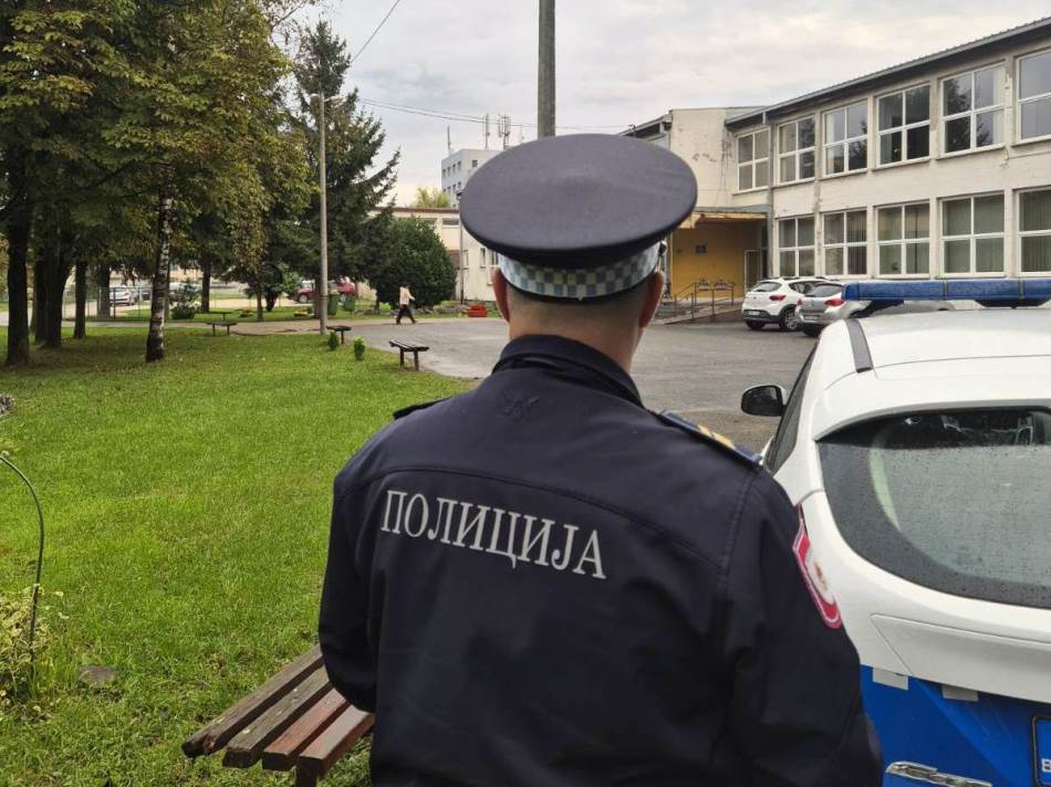 PUNE RUKE POSLA ZA POLICIJU Banjalučani vozili drogirani, “vukli linije” sa displeja telefona...