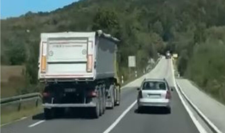 (VIDEO) "OVO JE ZA DEBELU KAZNU" Kamiondžija prestigao automobil preko pune linije i ugrozio mnoge živote