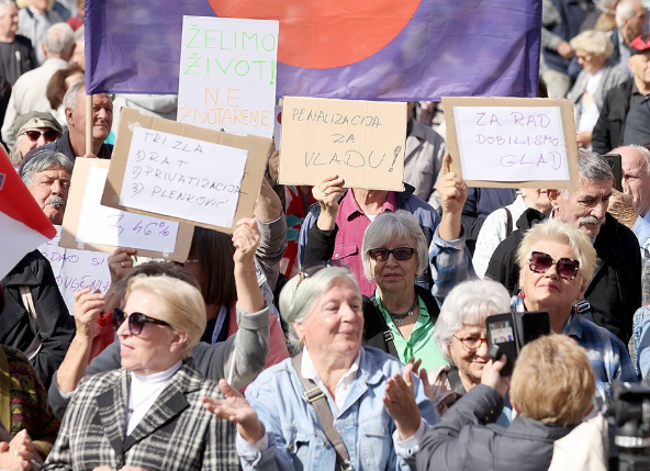 "PROTIV SIROMAŠTVA" Protestvovali penzioneri u Hrvatskoj