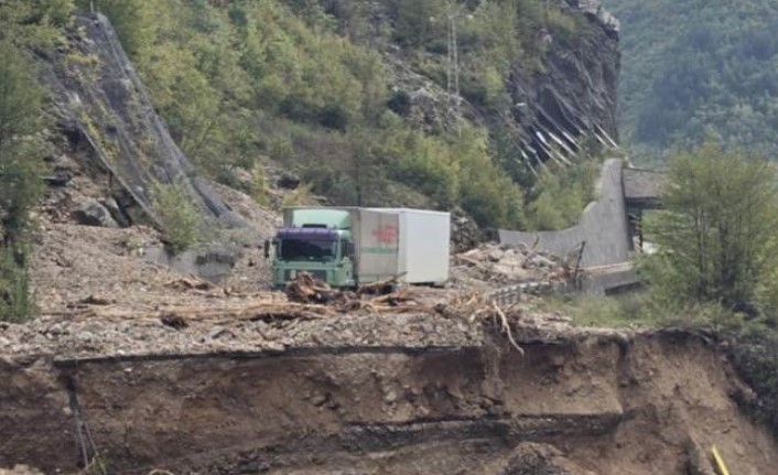 OGLASILI SE IZ AMSRS Osposobljena jedna traka na putu Jablanica-Prozor