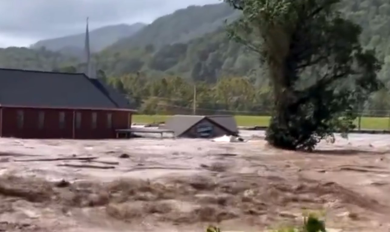 CRNI BILANS RASTE Utrostručio se broj mrtvih nakon uragana Helena: Gledali smo kako tijela vise sa drveća