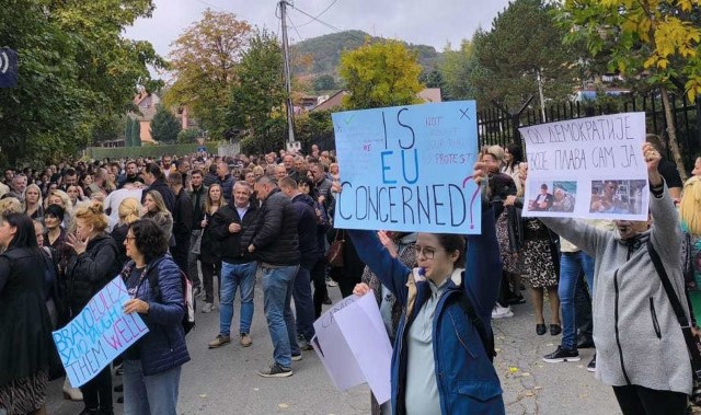 HAPŠENJE ARSENIJEVIĆA PRELILO ČAŠU Protest u sjevernom dijelu Kosovske Mitrovice