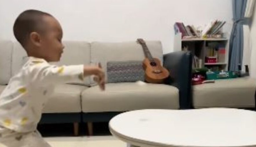 (VIDEO) STRAST NE POZNAJE GODINE Dječak sa nevjerovatnim talentom osvojio je internet