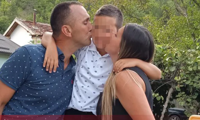 DA SRCE PUKNE OD TUGE Ovo je dječak koji je ostao bez roditelja u poplavama