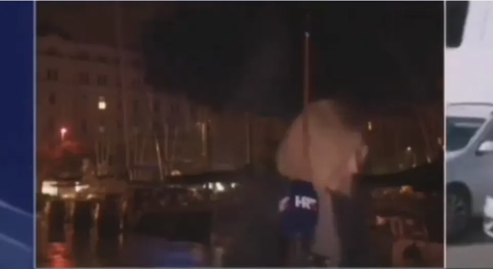 (VIDEO) SRUŠILA SE ISPRED KAMERE Novinarki pozlilo usred javljanja uživo