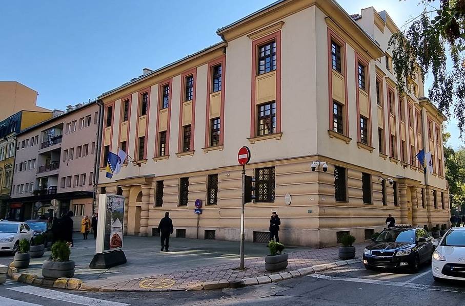 SLALI LAŽNE PRIJETNJE Tri maloljetnika zbog dojava o bombama predata tužilaštvu