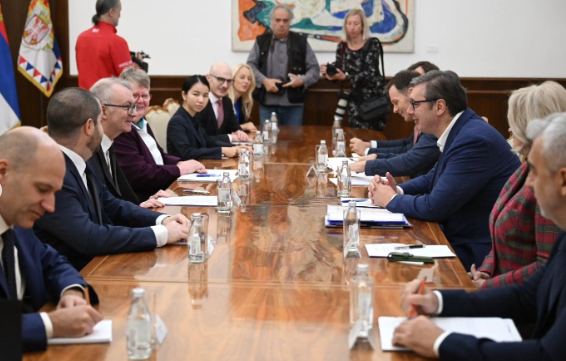 VUČIĆ SA DELEGACIJOM MMF Pregovori jesu bili naporni, ali je ostvaren sjajan napredak