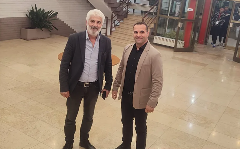 PRAVI PRIMJER DEMOKRATIJE Novi i bivši načelnik Bileće zajedno prošetali i posjetili izložbu