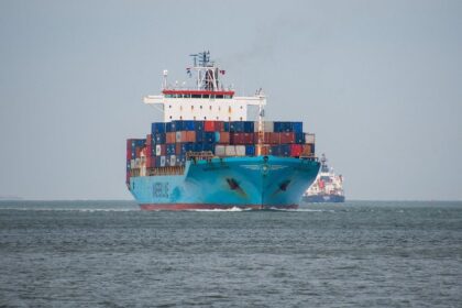 DRAMA U JADRANU Brod krcat eksplozivom pluta kraj Lastova