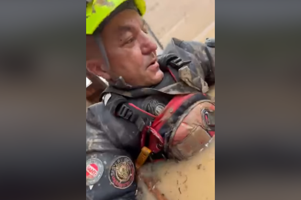 (VIDEO) UZNEMIRUJUĆI SNIMAK IZ JABLANICE Pripadnicima Civilne zaštite Srpske voda do grla, čine sve da pomognu mještanima