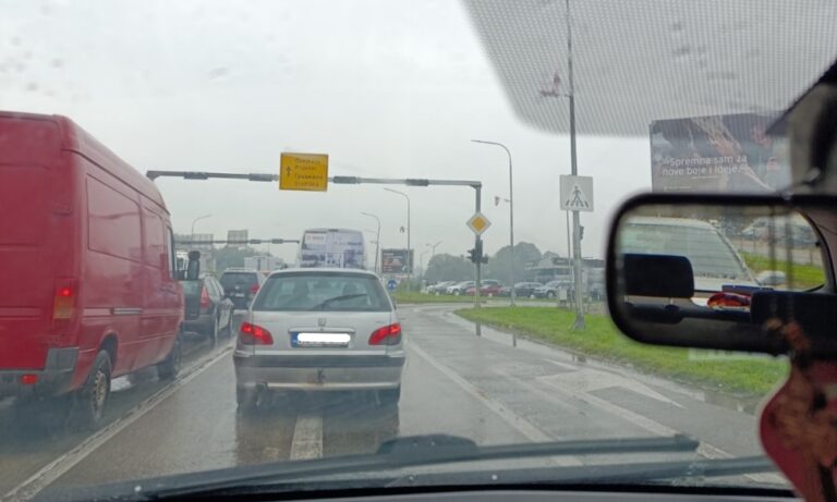 VOZAČI, OPREZ! Ne radi semafor na brzoj cesti prema Laktašima