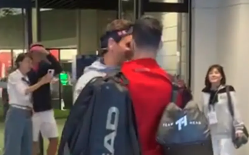 (VIDEO) "GDJE SI MATORI" U Šangaju se sreli Đoković i Federer: O ovome priča cijeli svijet!