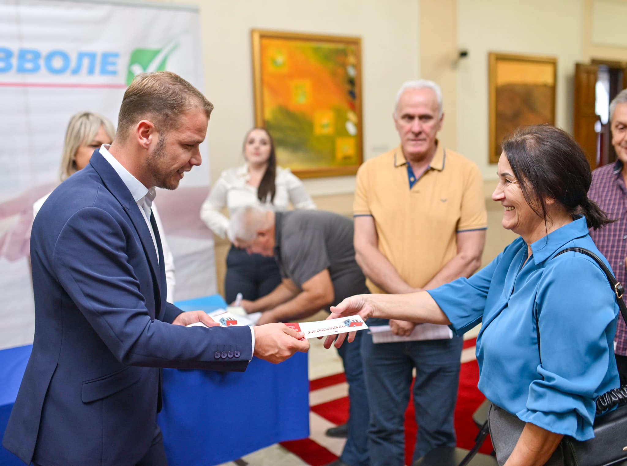 STANIVUKOVIĆ URUČIO NOVA RJEŠENJA O GRAĐEVINSKIM DOZVOLAMA: Do sada 150 porodica ostvarilo uštede u iznosu od preko milion KM