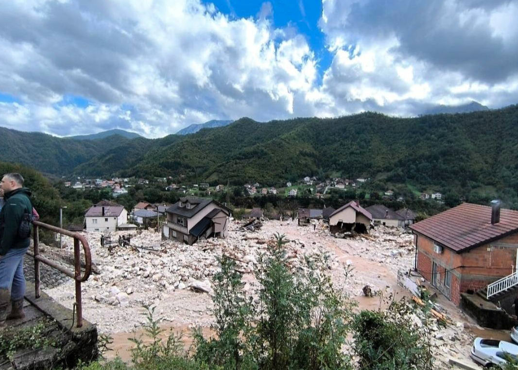 JOŠ SE TRAGA ZA PET LJUDI Statičari iz Srbije poslati u kamenolom