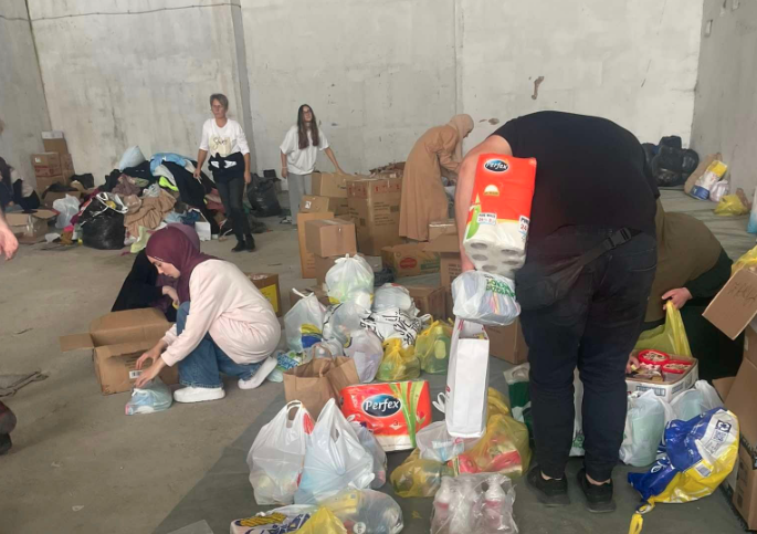 (FOTO) HUMANOST IZ BANJALUKE Javna kuhinja pomaže postradalima od poplava: Najpotrebnije konzerve, voda i hrana za djecu