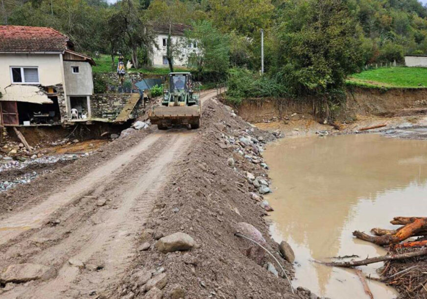 SAOBRAĆAJNICE U HAOSU NAKON RAZORNIH POPLAVA Za sanaciju puteva na području Konjica i Jablanice 3,4 miliona KM