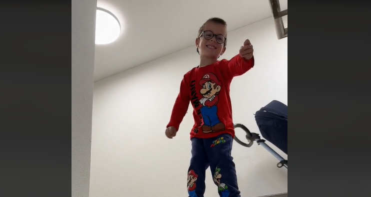 (VIDEO) "TI SI MNOGO BOGAT ČOVJEK" Snimak dječaka koji dočekuje tatu poslije posla, otopio srce ljudi na društvenoj mreži