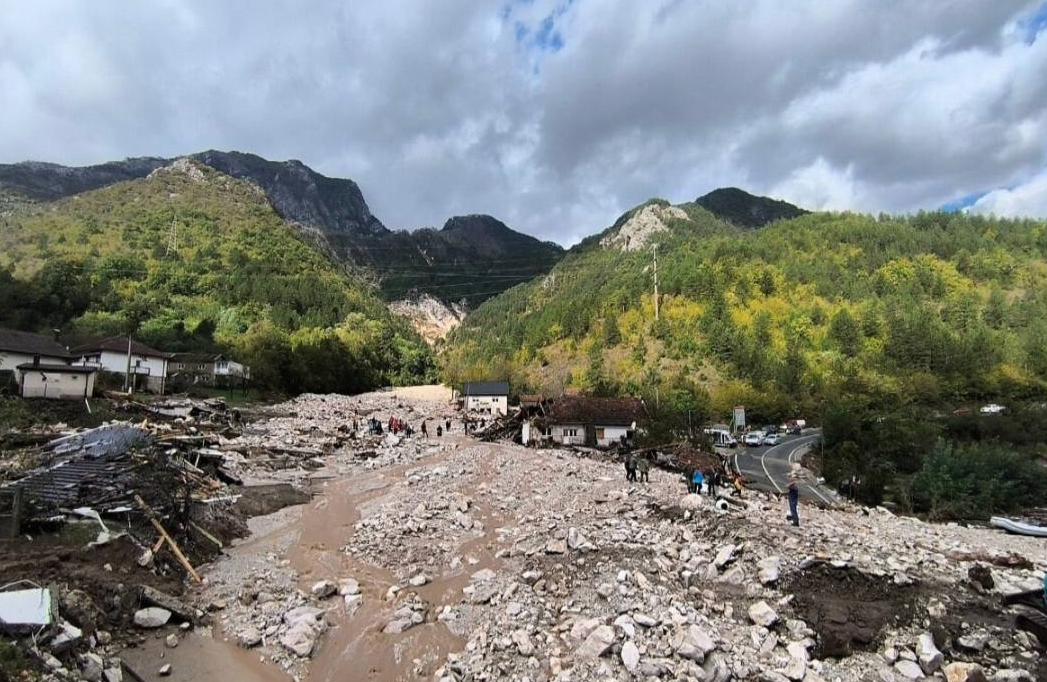 GRAĐANI POKAZALI HUMANOST Za unesrećene u poplavama već prikupljeno više od 80.000 KM